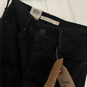 NWT Levi’s 312 Shaping Slim Jeans